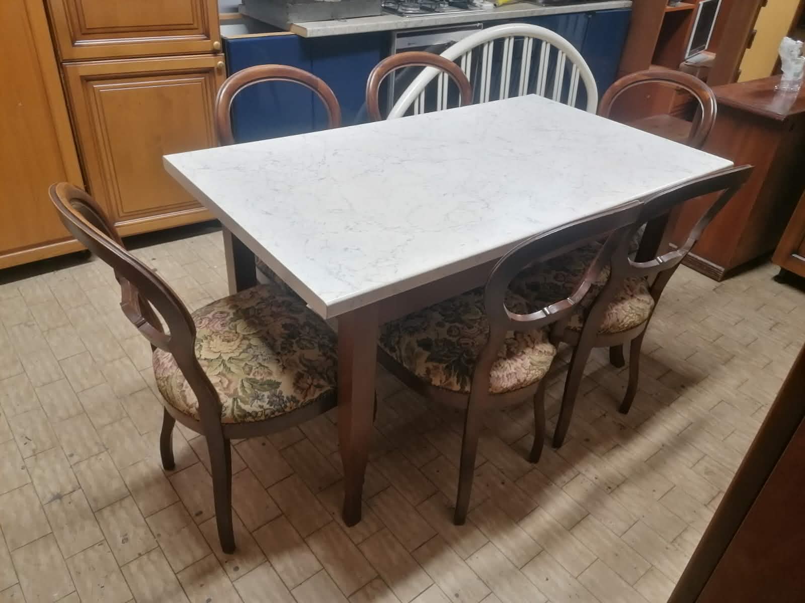 Tavolo Gambe Legno Superficie  Effetto Marmo